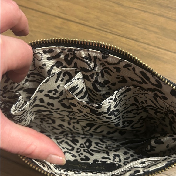 Jessica Simpson Black Crossbody Bag with Zipper Details - Picture 7 of 7